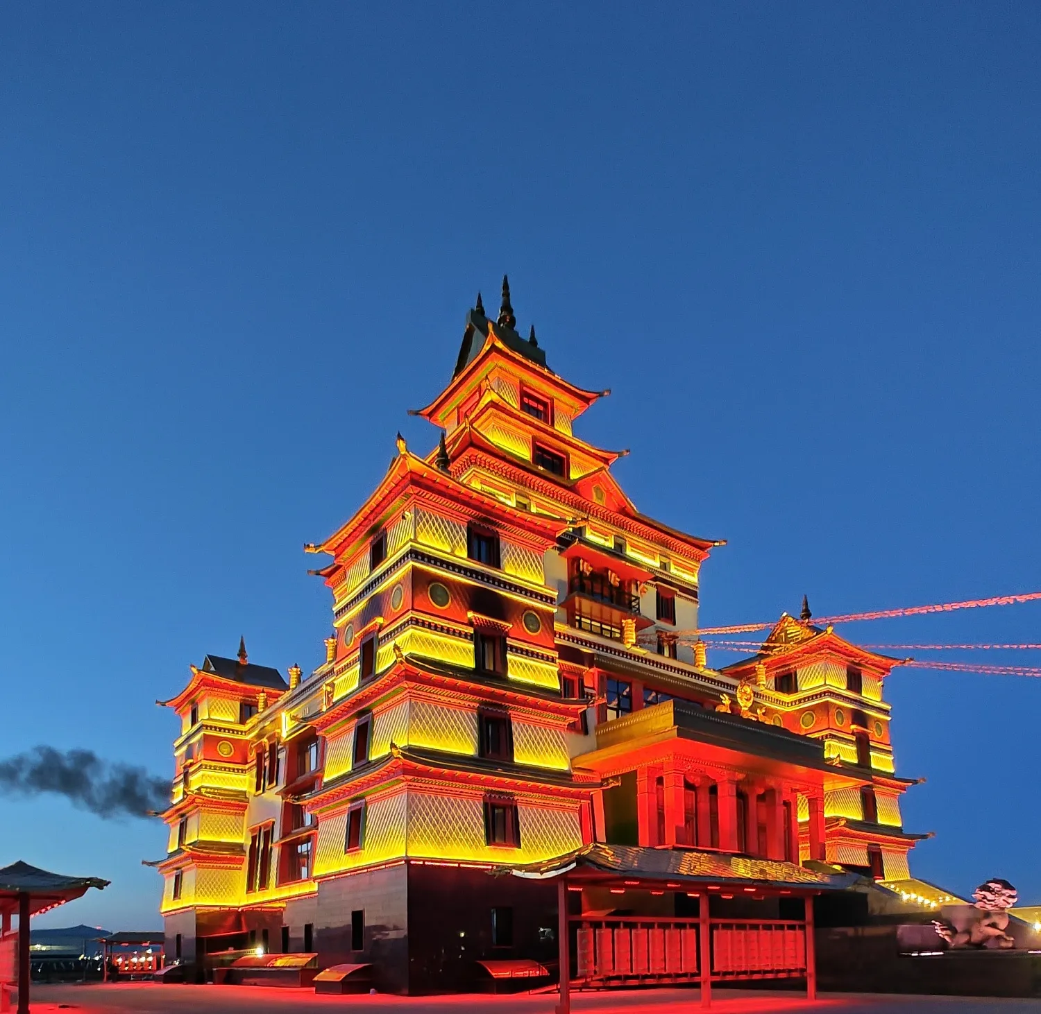 Поставка системы управления архитектурной подсветкой здания Поставка системы управления архитектурной подсветкой здания