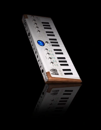 Купить Arturia AstroLab 37 White по выгодной цене в Сочи